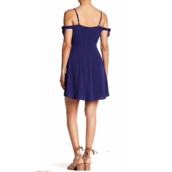 ASTR the Label Shoulder Tie V-Neck Dress L - Picture 2 of 2